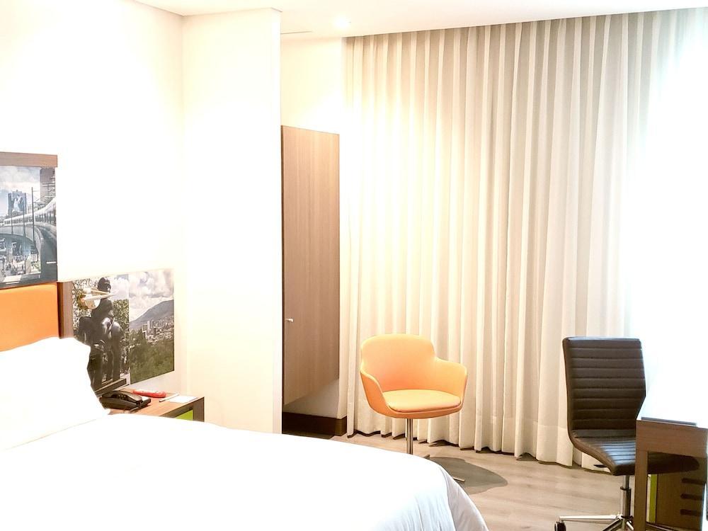 Hampton By Hilton Yopal Hotel Екстериор снимка