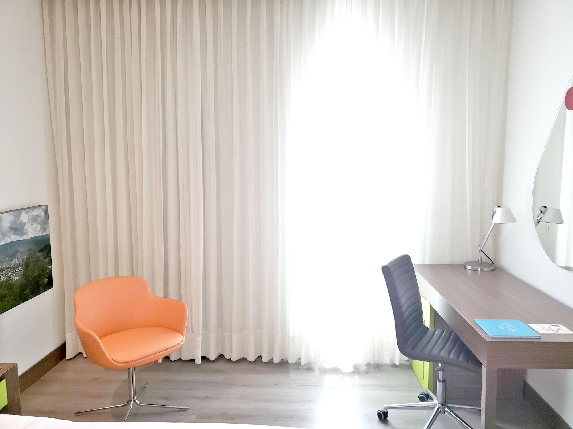 Hampton By Hilton Yopal Hotel Екстериор снимка