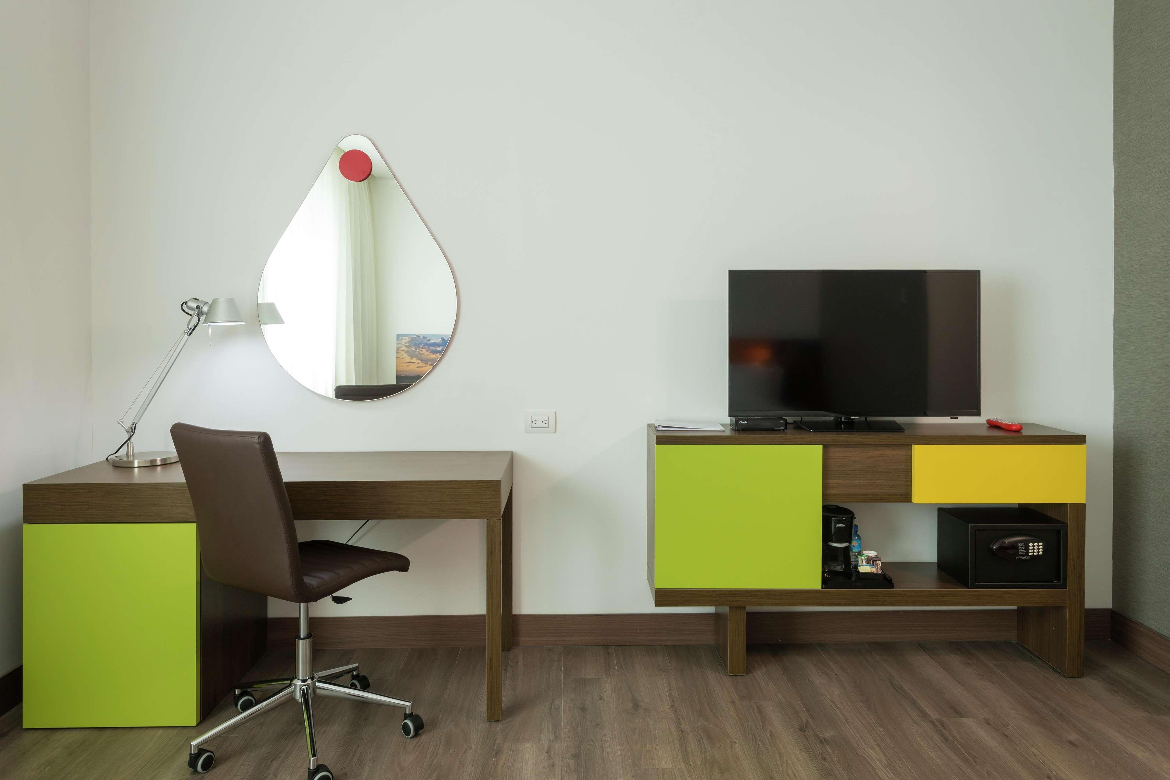 Hampton By Hilton Yopal Hotel Екстериор снимка