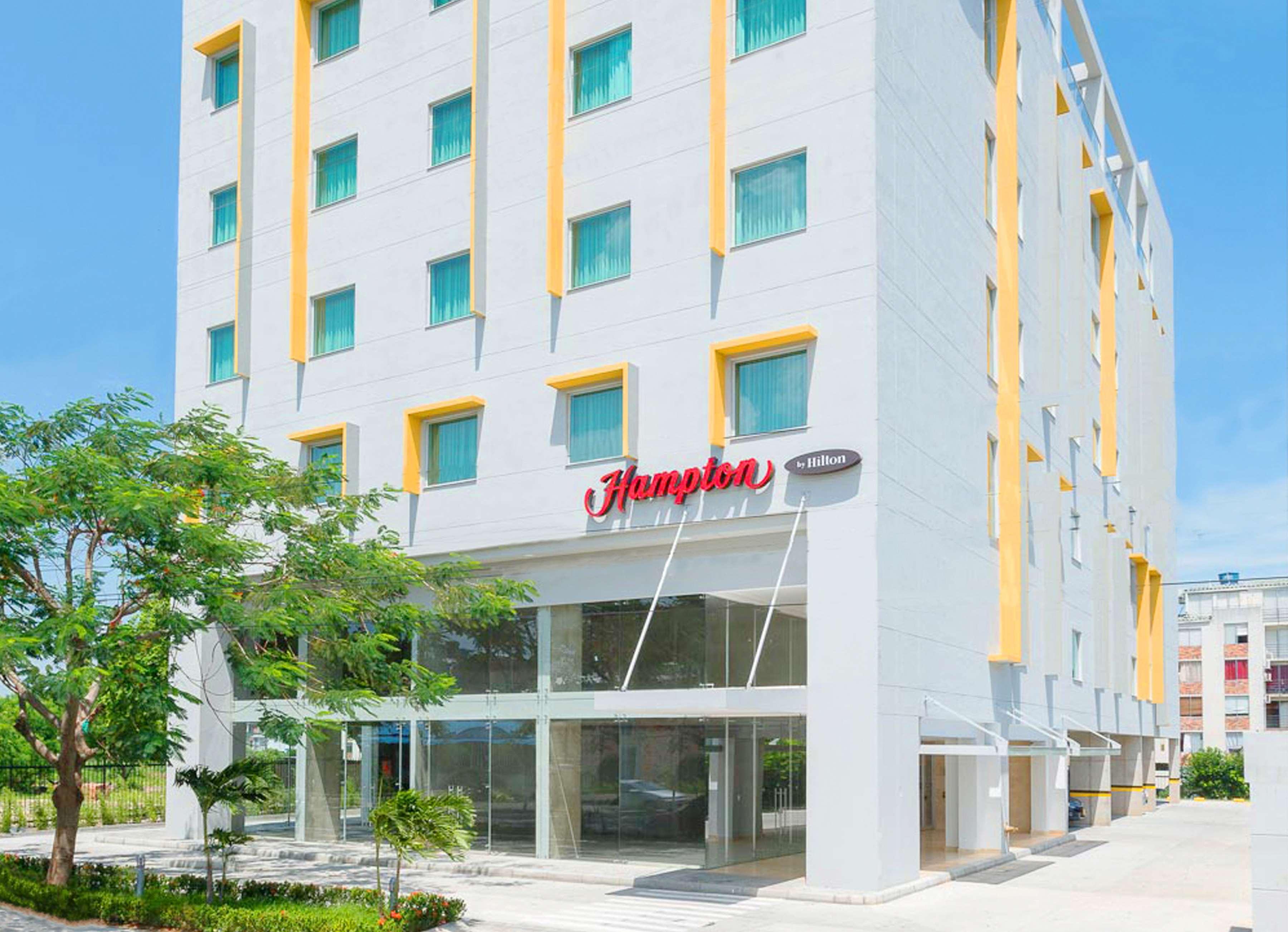 Hampton By Hilton Yopal Hotel Екстериор снимка