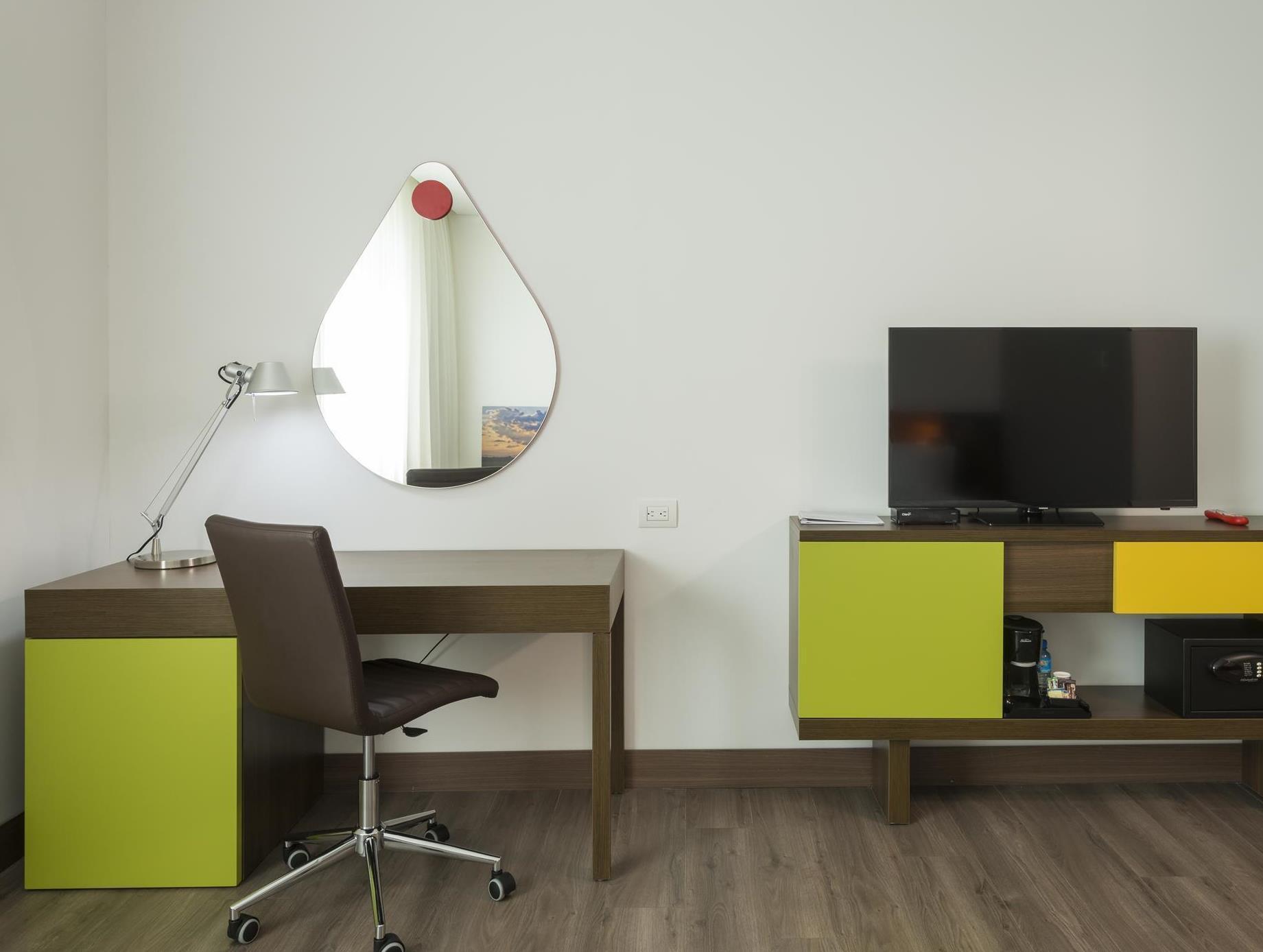 Hampton By Hilton Yopal Hotel Екстериор снимка