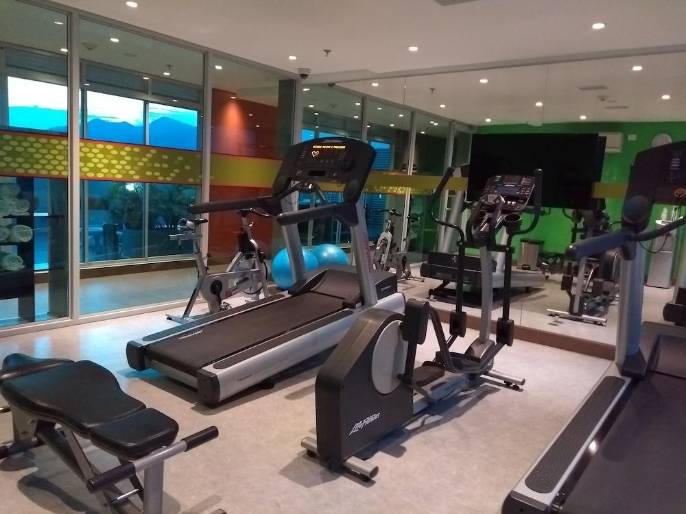 Hampton By Hilton Yopal Hotel Екстериор снимка