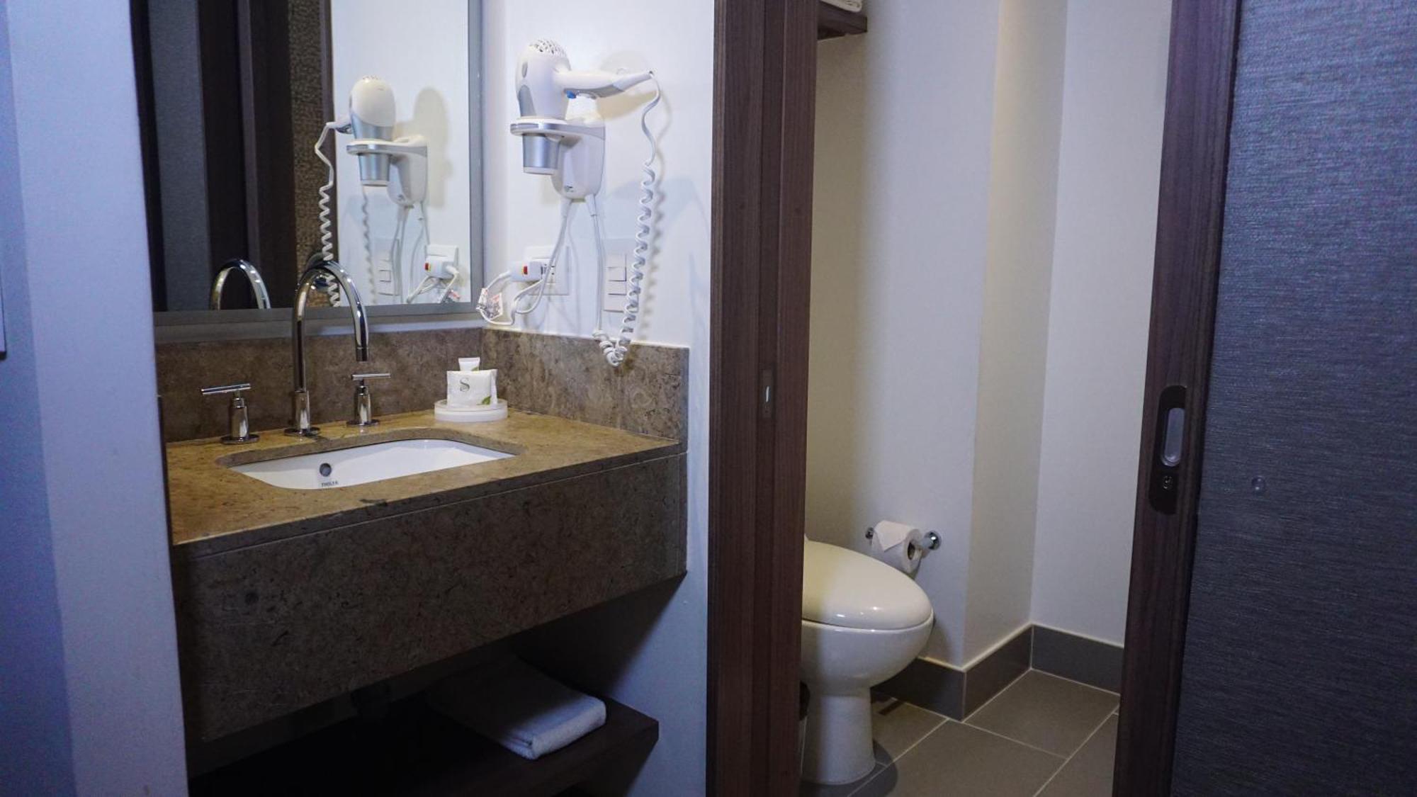 Hampton By Hilton Yopal Hotel Екстериор снимка