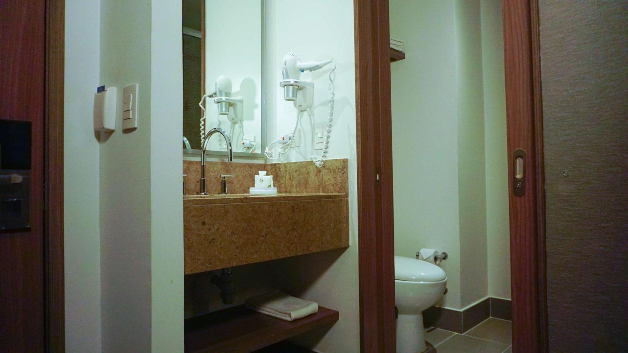 Hampton By Hilton Yopal Hotel Екстериор снимка