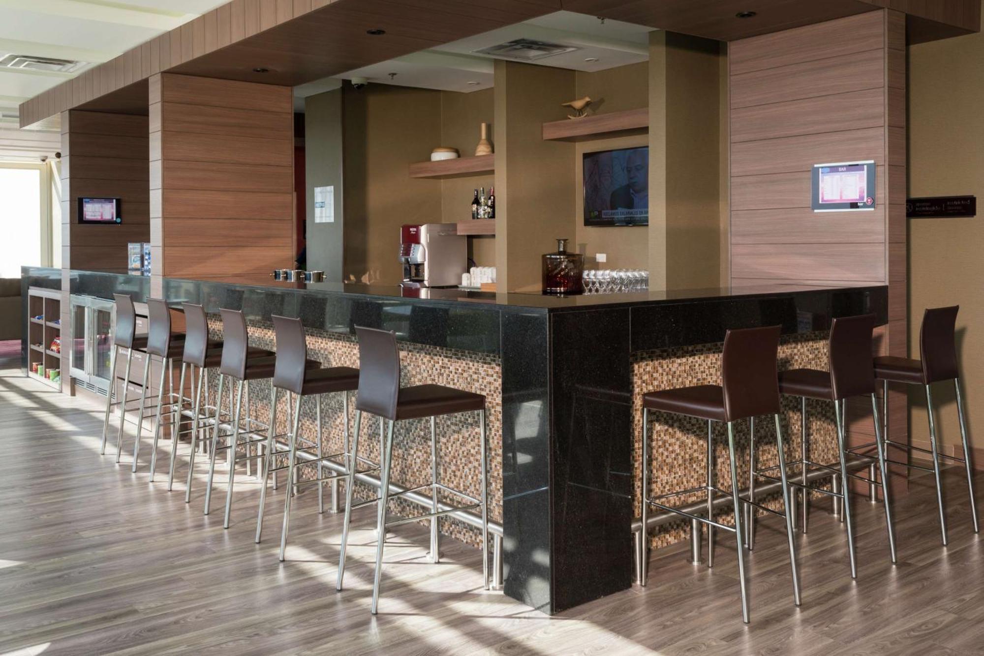 Hampton By Hilton Yopal Hotel Екстериор снимка