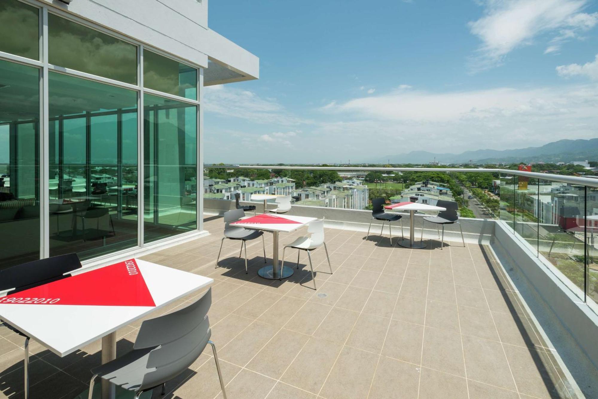 Hampton By Hilton Yopal Hotel Екстериор снимка