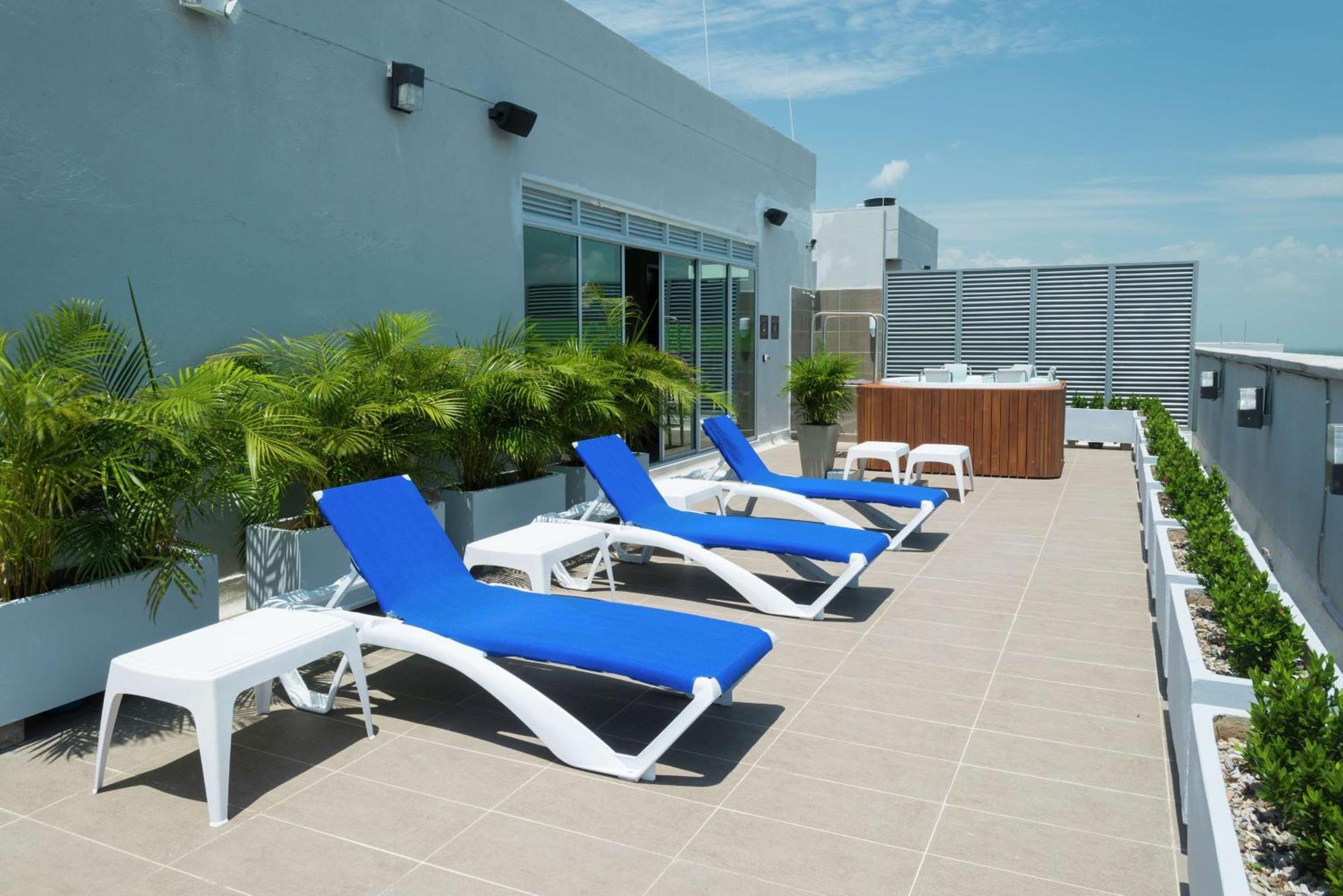 Hampton By Hilton Yopal Hotel Екстериор снимка