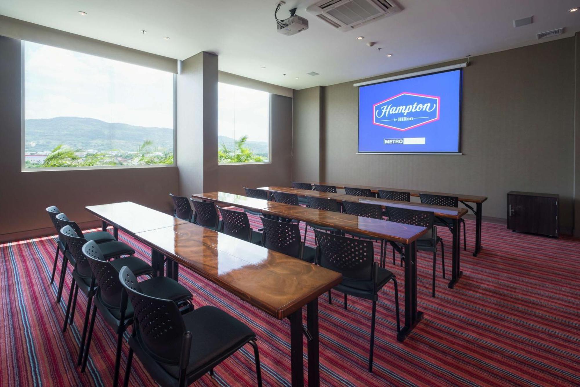 Hampton By Hilton Yopal Hotel Екстериор снимка