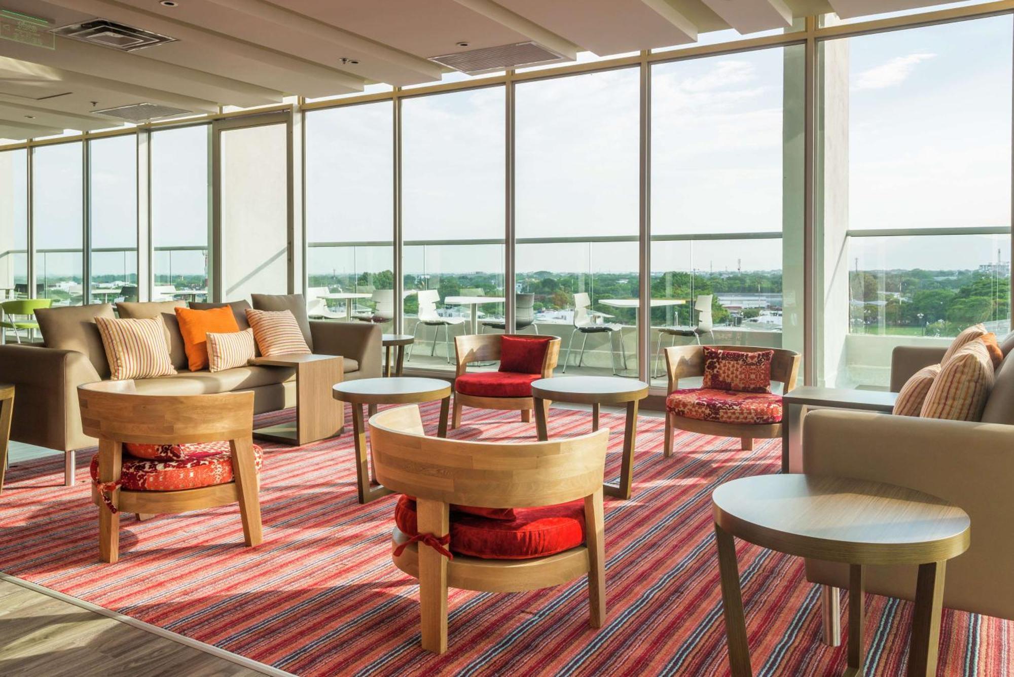 Hampton By Hilton Yopal Hotel Екстериор снимка